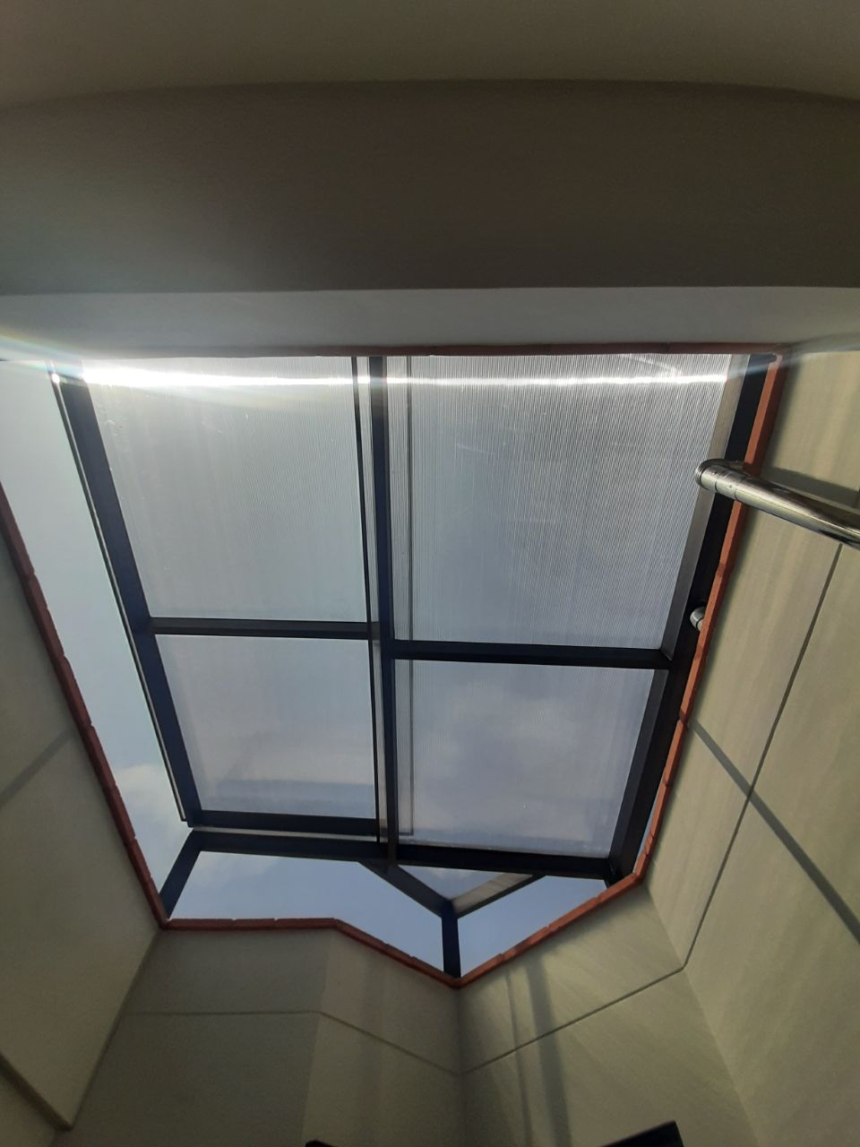 Beneficios de los techos de policarbonato transparente: diseñá ese espacio  que siempre quisiste en tu hogar - Aymet