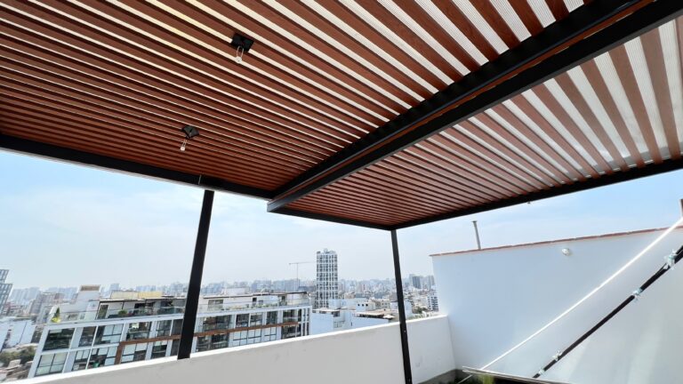 Doble Protección en las Alturas: Proyecto de Techos Sol y Sombra con Policarbonato en San Isidro