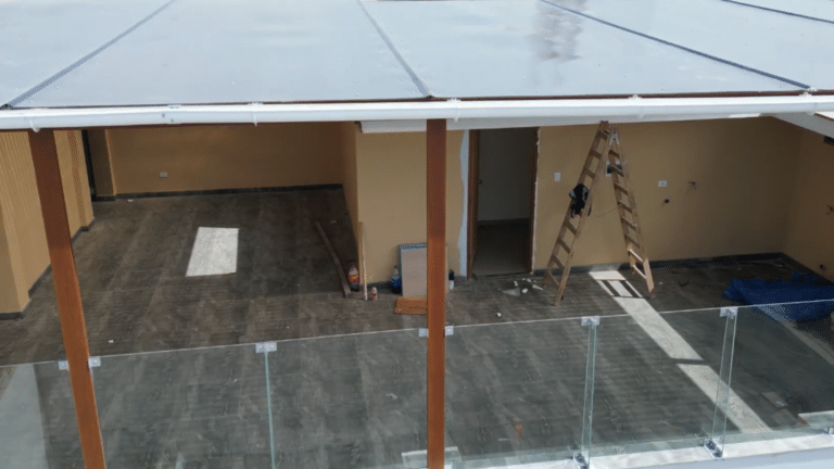 Elegancia y Funcionalidad: Techo Sol y Sombra en Terraza de San Borja