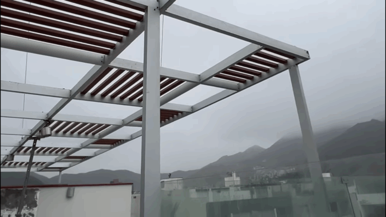 Renovación con propósito: Cambio de policarbonato en terraza de Surco junto a un equipo de arquitectos