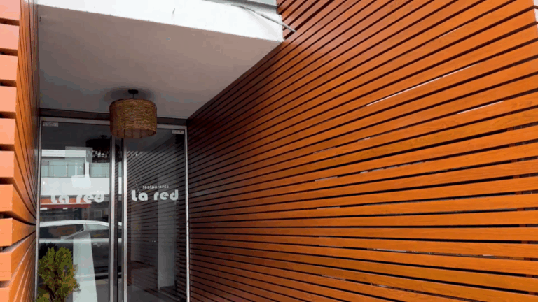 Remodelación de Fachada en Restaurante La Red: Modernización, Seguridad y Precisión en Cada Detalle
